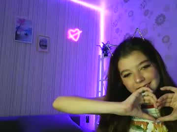baby viki kiss