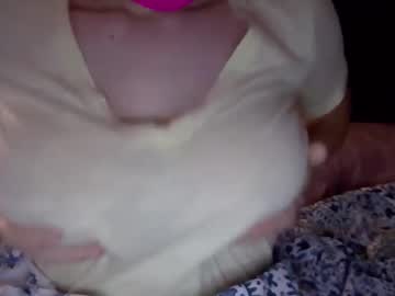 kissandtell1357