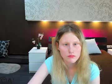 sansa kisss